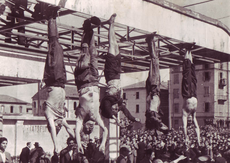 Fil:Mussolini e Petacci a Piazzale Loreto, 1945.jpg