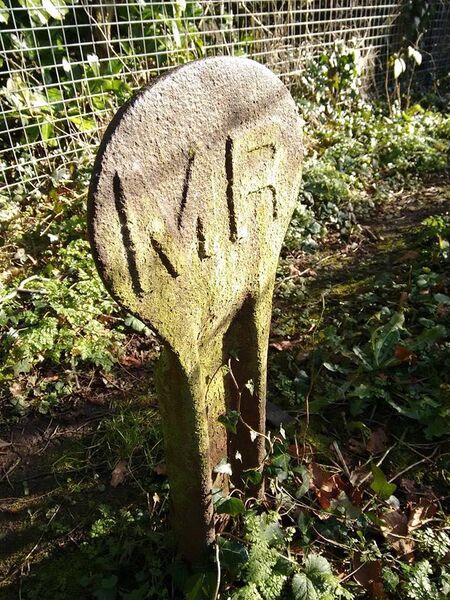 Fil:Midland Railway boundary marker.jpg