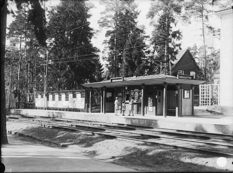 Fil:Smedslätten, hållplats för spårvagnar, 1931.jpg