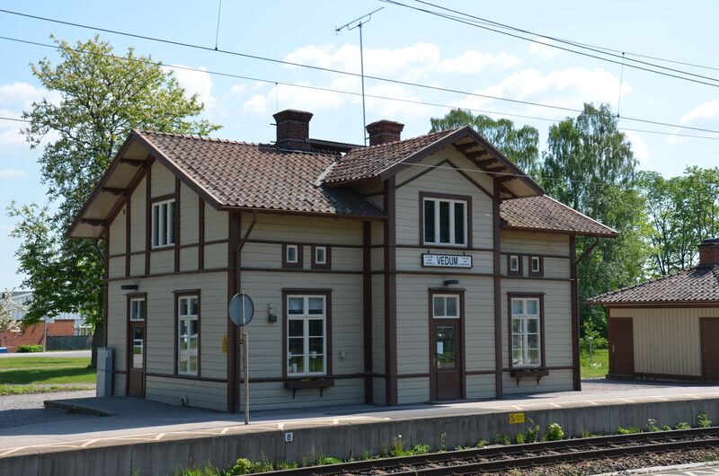 Fil:Vedums station 02.jpg