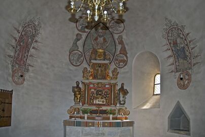 Korabsiden med altaruppsatsen