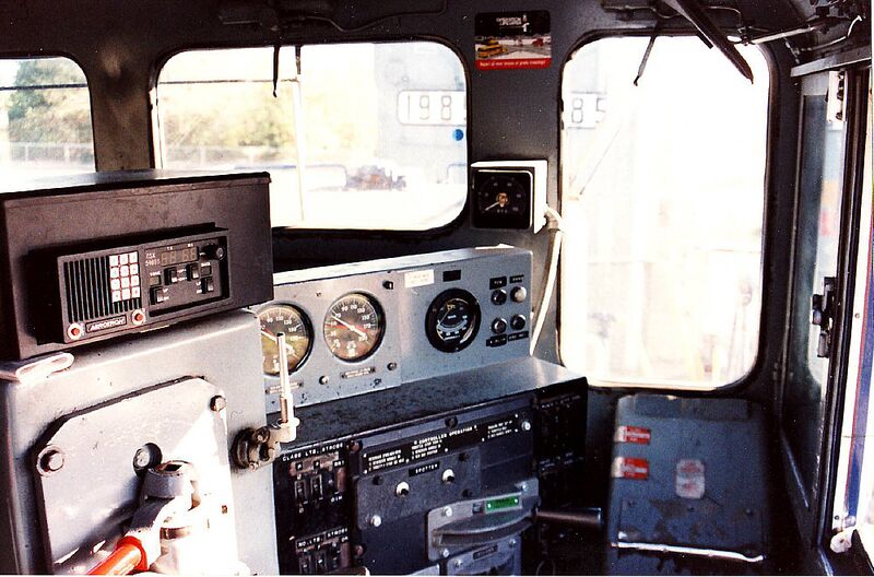 Fil:CSX locomotive cab.jpg