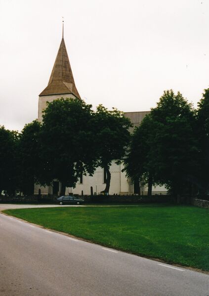 Fil:Eskelhems kyrka 001.jpg