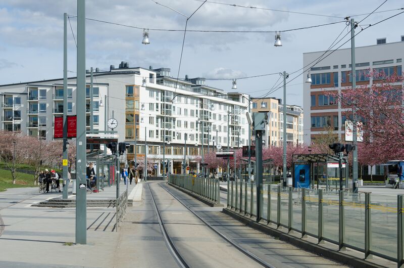 Fil:Luma tram stop 2012c.jpg